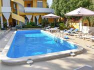 Amazing Apartment In Pakostane With 2 Bedrooms, Outdoor Swimming Pool And Wifi – zdjęcie 5