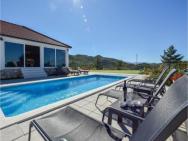 Awesome Home In Neoric With 6 Bedrooms, Private Swimming Pool And Outdoor Swimming Pool – photo 4
