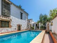 Beautiful Home In Los Pnchez With 8 Bedrooms, Wifi And Private Swimming Pool