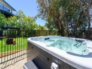 Ocean & Country Views, Spa, Pets Welcome, Fireplace - Your Ocean Oasis 10 Minutes To Phillip Island