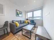 Modern And Bright 1 Bed Apartment In East Grinstead