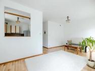 Accessible Ground Floor, Bright And Spacious Flat