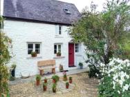 Pass The Keys Character Country Cottage With Scenic Castle Views