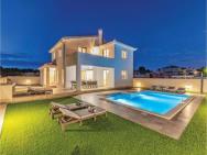 Amazing Home In Galizana With 4 Bedrooms, Wifi And Outdoor Swimming Pool