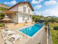 Beautiful Home In Tugare With 6 Bedrooms, Wifi And Outdoor Swimming Pool