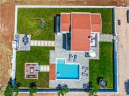 Amazing Home In Donji Prolozac With Outdoor Swimming Pool And 4 Bedrooms
