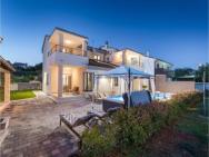 Amazing Home In Stinjan With Outdoor Swimming Pool, Jacuzzi And Wifi