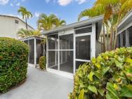 Perfectly Located In The Heart Of Seven Mile Beach Apts – photo 4