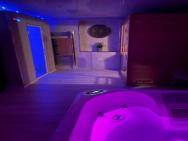 Golden Crown Spa Suite With Private Hot Tub And Thermal Suite – zdjęcie 5