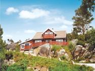Beautiful Home In Lindesnes With 5 Bedrooms, Sauna And Wifi