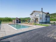 Awesome Home In Donji Prolozac With 7 Bedrooms, Wifi And Outdoor Swimming Pool