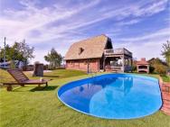 Stunning Home In Popovaca With 3 Bedrooms, Wifi And Outdoor Swimming Pool