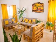 Cosy & Relax Yellow House 5mn Walk From The Beach!