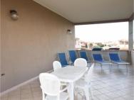 Awesome Apartment In Isola Di Capo Rizzuto With Wifi And 2 Bedrooms – photo 2