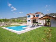 Amazing Home In Donji Prolozac With Outdoor Swimming Pool, Wifi And 5 Bedrooms