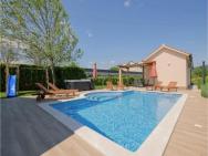 Amazing Home In Donji Prolozac With Outdoor Swimming Pool, Jacuzzi And Wifi