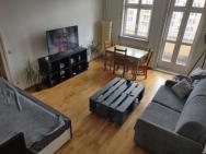 Zwei Charmante Privatzimmer Mit Wohnbereich In Zentraler Berliner Wohnung