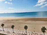 ¡vistas Al Mar! Amplio Y Moderno Apartamento De Playa – photo 2
