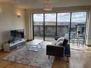 2 Bedroom Stunning Penthouse City View