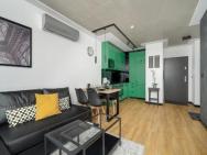 Black And Green Apartment With 2 Free Parking Places And Balcony In Poznań By Renters
