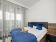 Elegant Studio For 3 People, Air Conditioning And Balcony By Renters