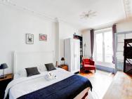 1 Bedroom Apartment In 11th Arrondissement Paris – zdjęcie 2