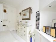 204340 - A Two-room Apartment With Traditional Chic Style In The Marais – zdjęcie 1