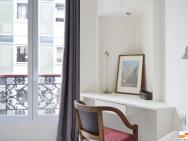204340 - A Two-room Apartment With Traditional Chic Style In The Marais – photo 7